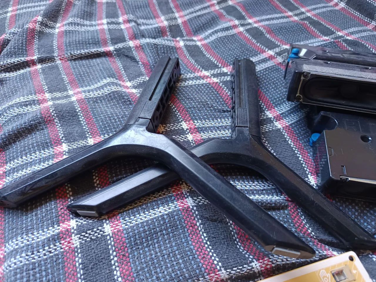 Originais tv Samsung: Placas, cabo pés e auto falantes. Ótimo estado  - Foto 4