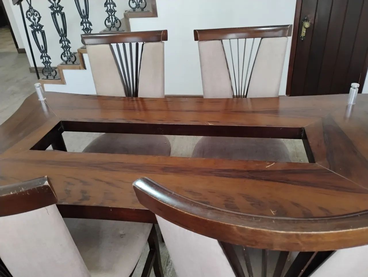 Mesa de Jantar de Madeira com 6 Cadeiras - Foto 2