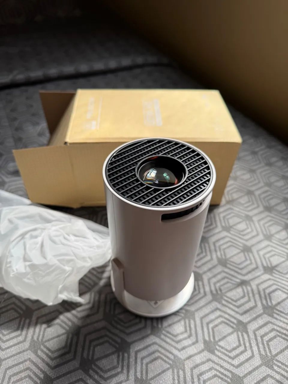 Projetor Portátil Compacto - Qualidade Impecável!