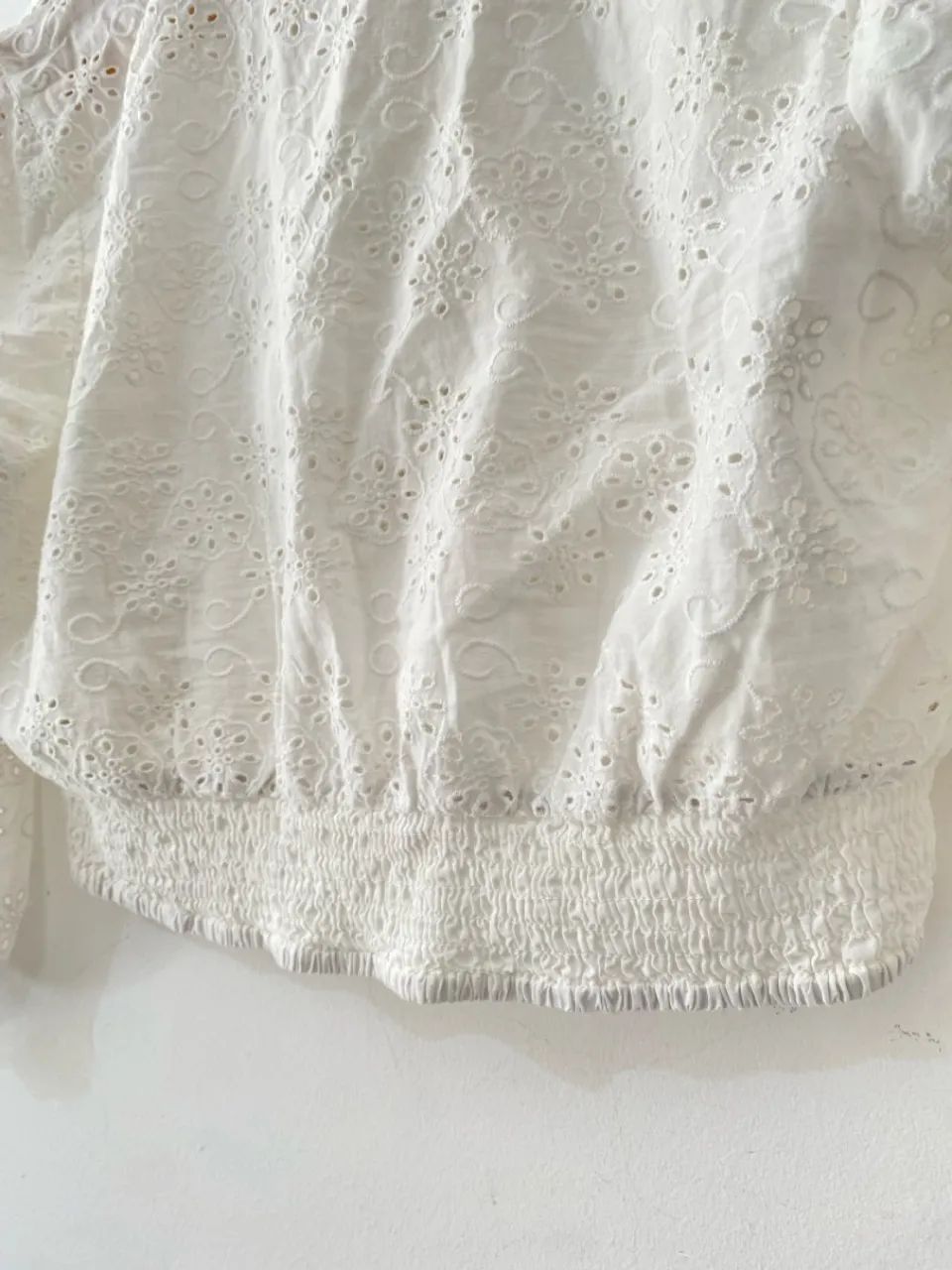 Blusa branca com bordado e nó frontal - NOVA - Foto 4