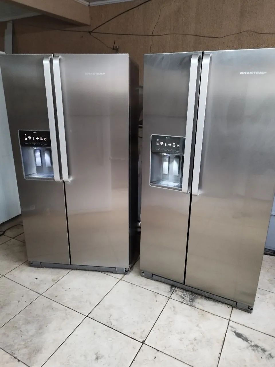 Manutenção de geladeira side by