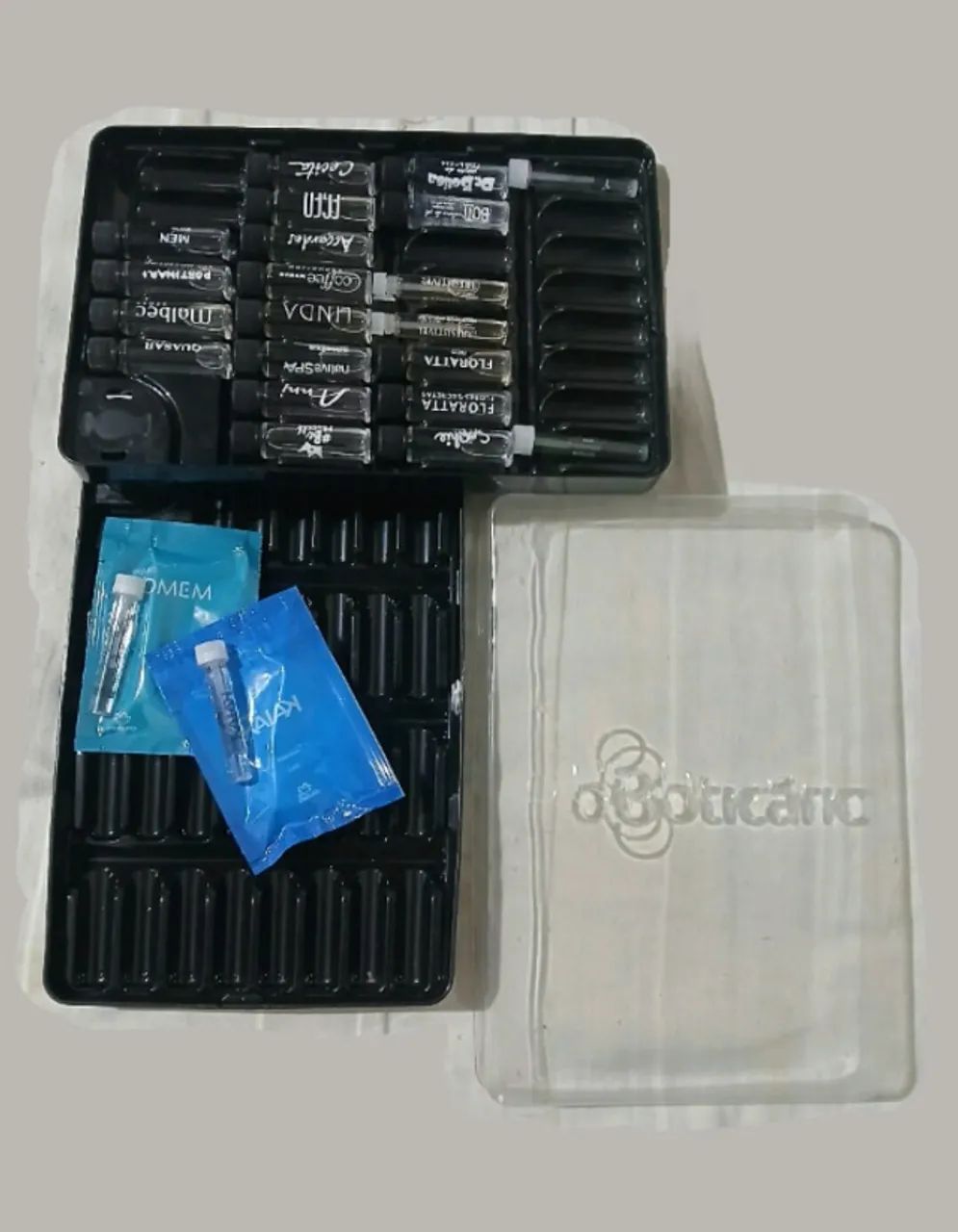 Estojo Duplo Com 25 Amostras De Fragrâncias + Material De Apoio
