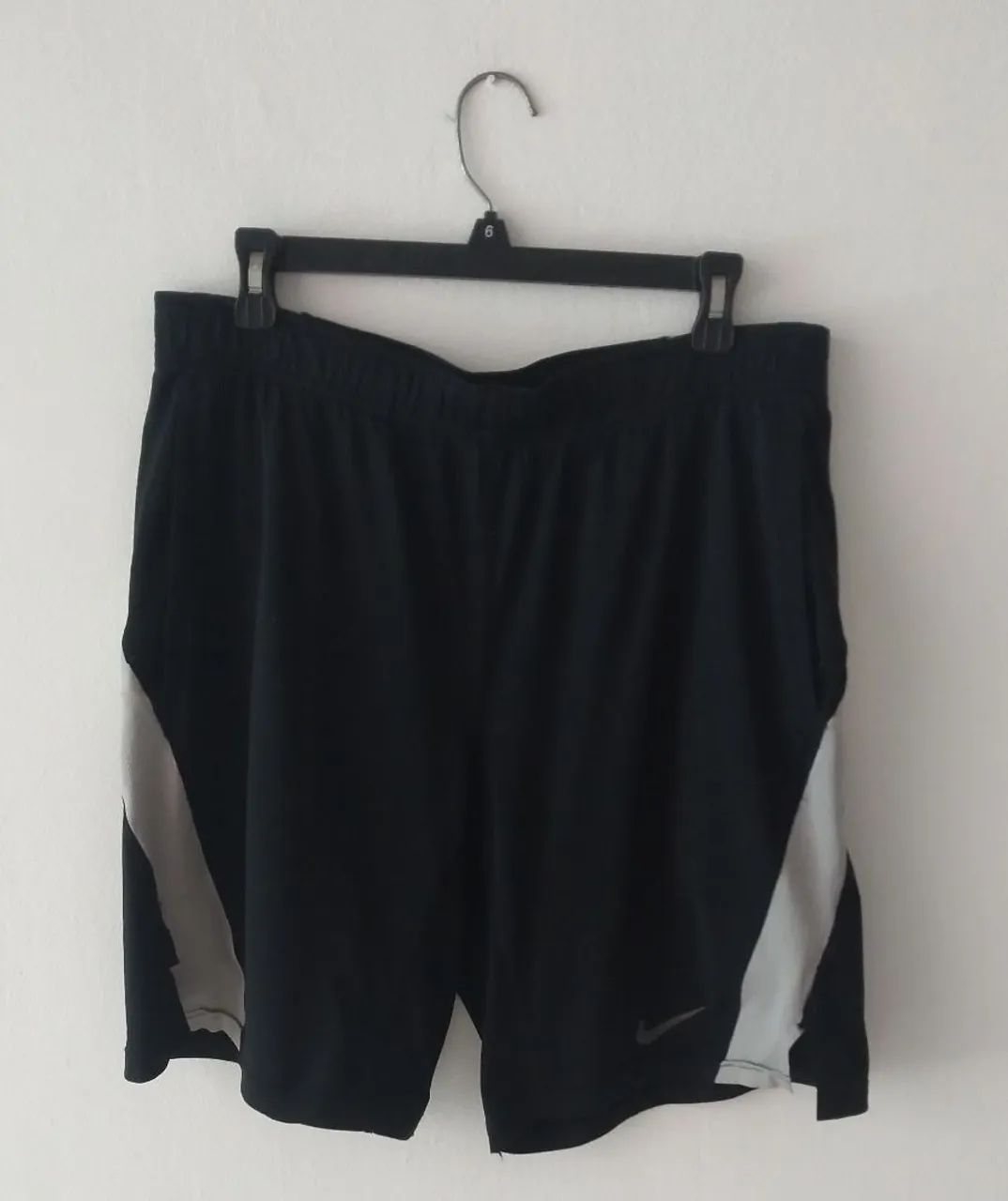 Bermuda de treino Nike preto com detalhes cinza - Foto 2