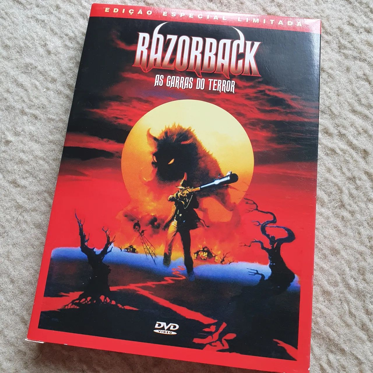 Dvd Filme Razorback As Garras do Terror com Luva