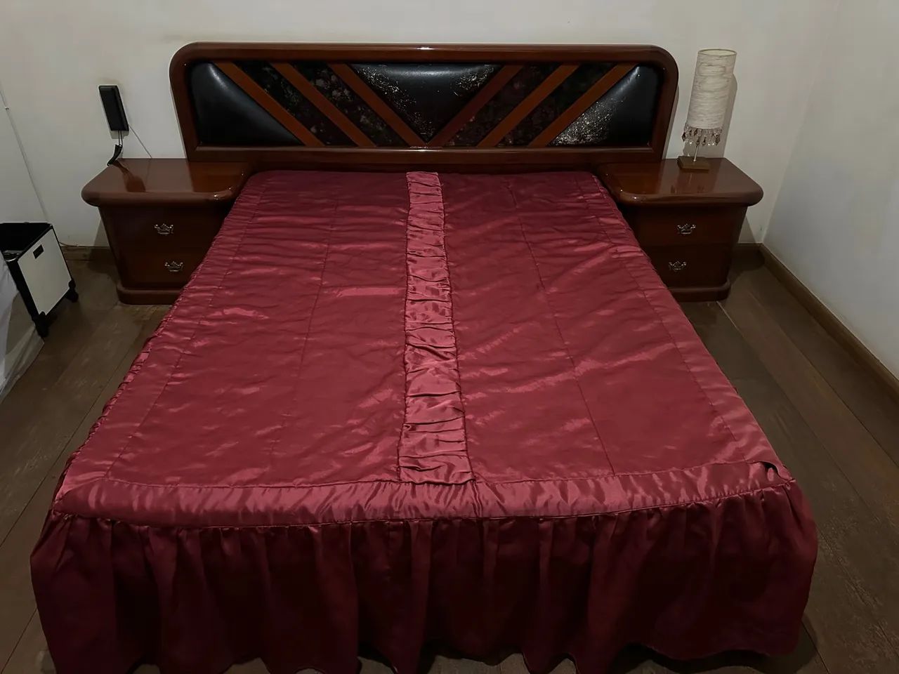 Cama Casal Completa com Cabeceira e Criados