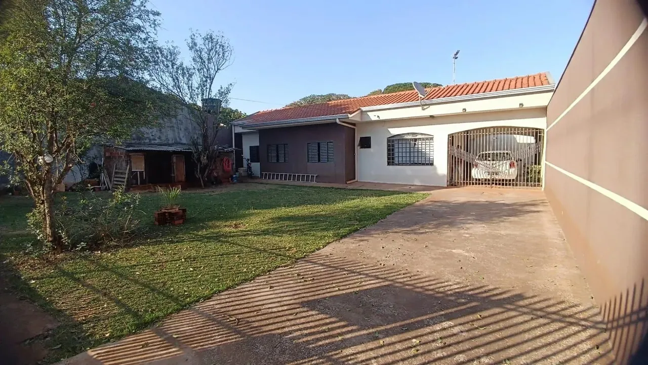 Casa no Jardim Piatã. Ótima opção para quem procura espaço
