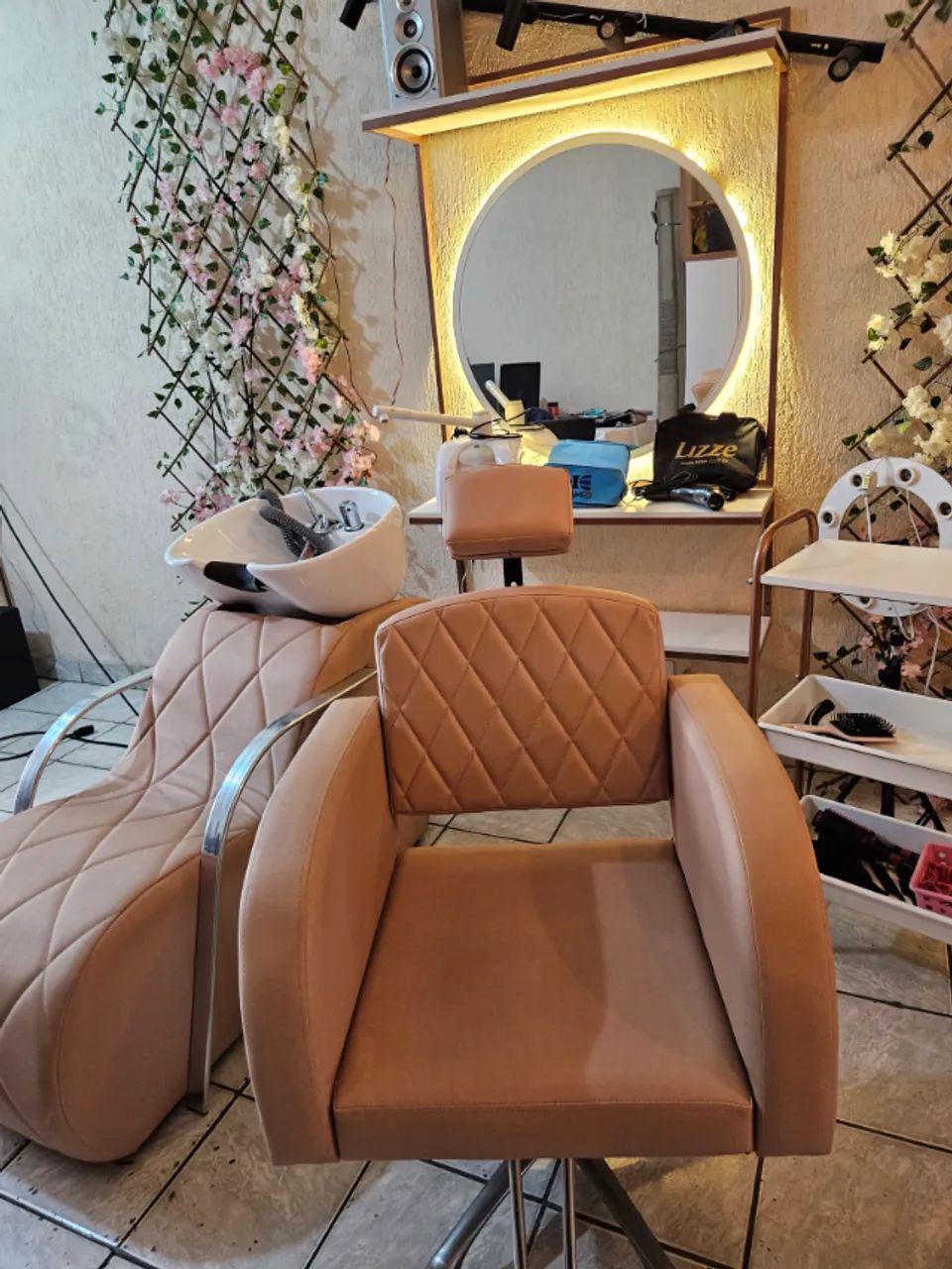 São Cabelereiro COMPLETO Seminovo - Cadeira Armário Lavatório - Sem Detalhes.  - Foto 3