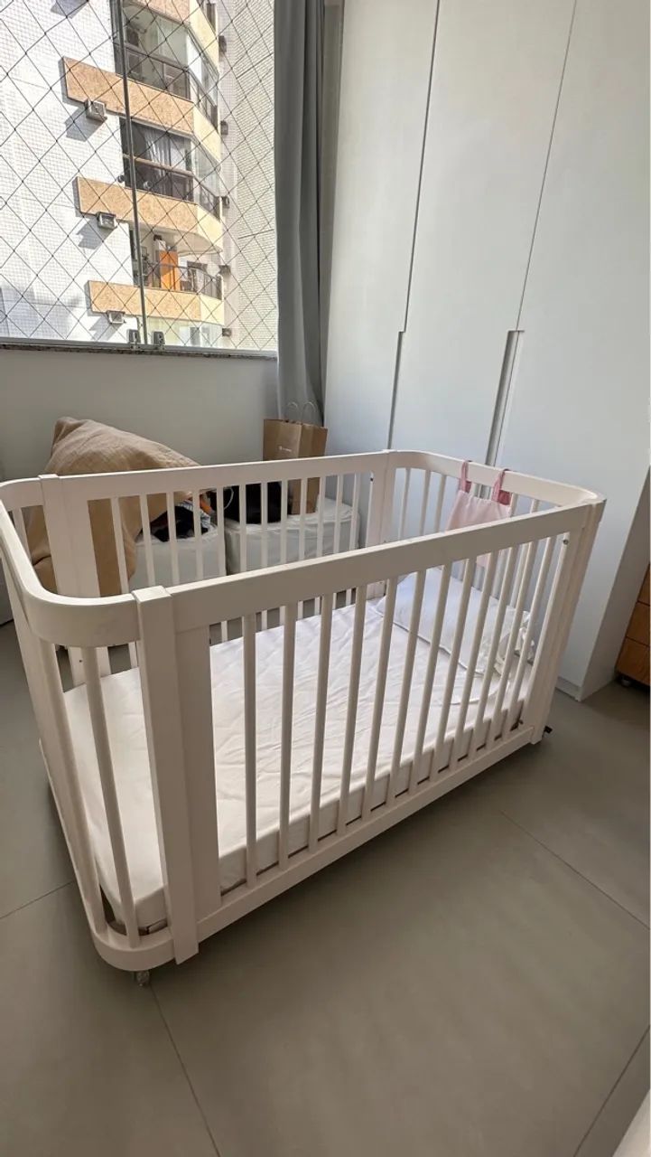 Berço rosa claro Quater Moderno