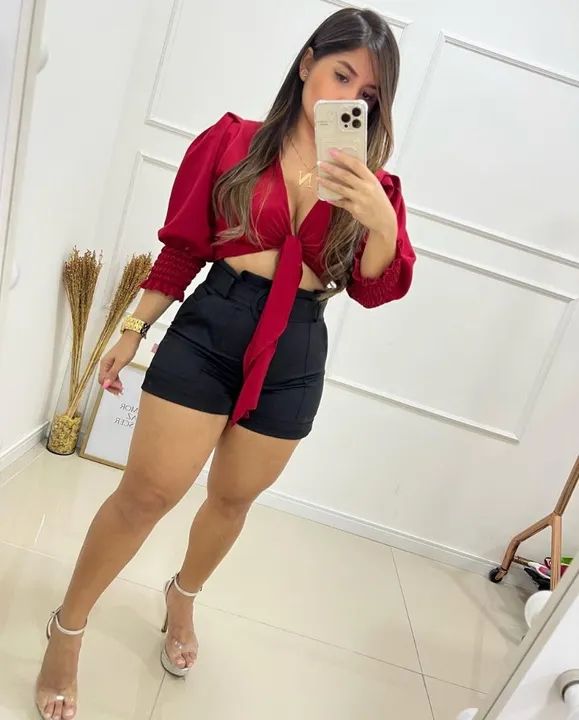 Conjunto cropped vermelho e short preto