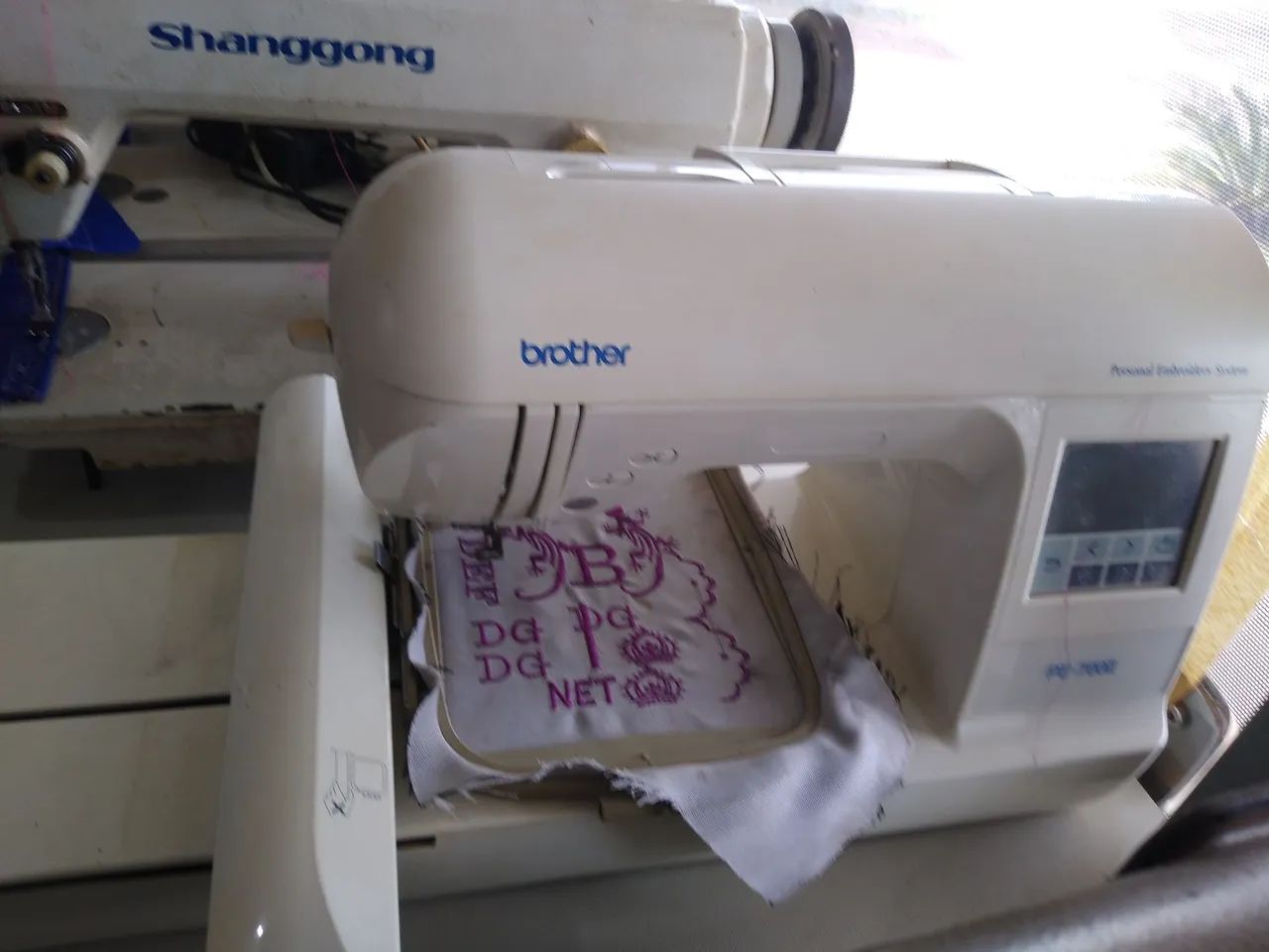 Máquina de bordado Brother pe770II