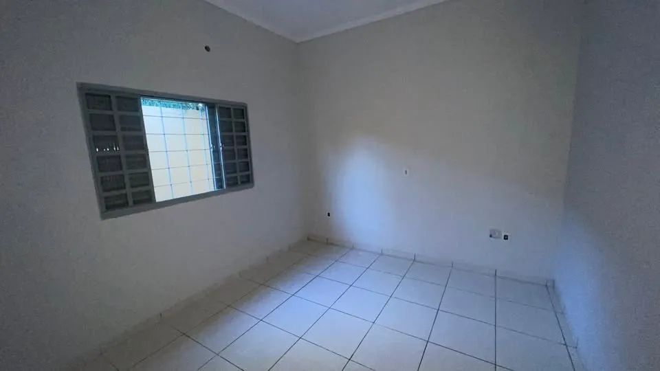 + Casa bem localizada com pátio  - Foto 5