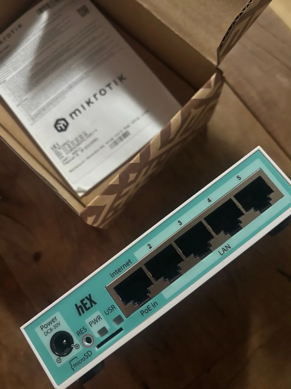 Mikrotik RB750Gr3 - Foto 2