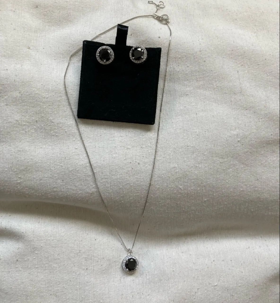 Conjunto brinco e colar com pedra preta - Foto 4