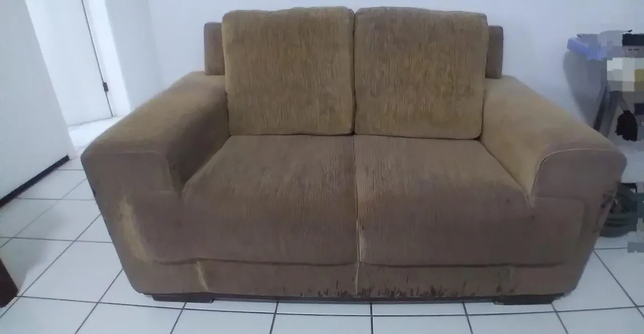 Sofá 2 lugares em bom estado. Baixou mais ... 300,00