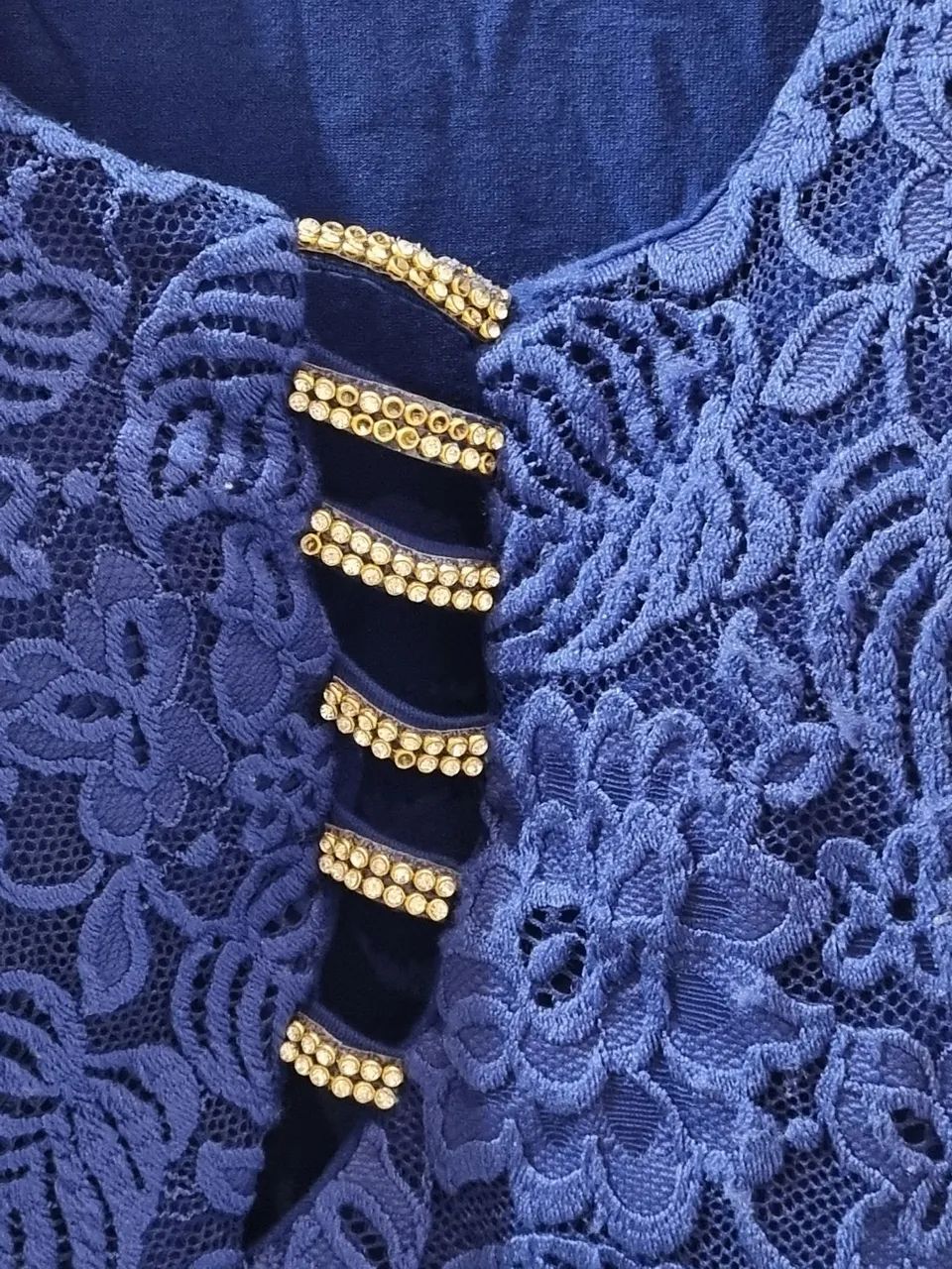 Blusa azul com bojo, renda e brilho  - Foto 4