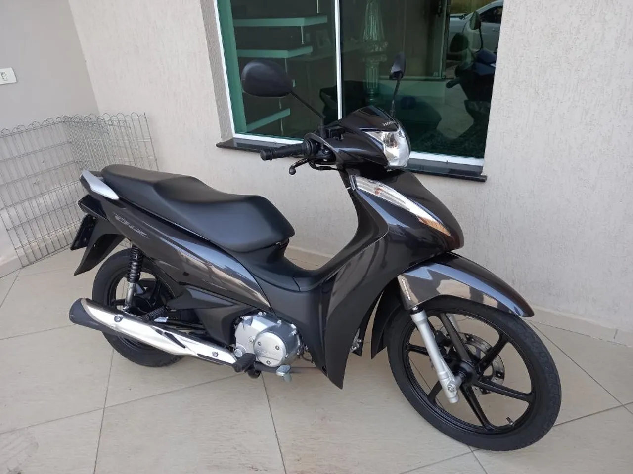 BIZ 125i 2019 única dona 7900km moto praticamente nova!