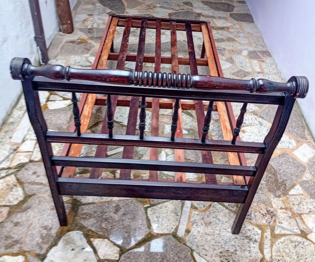 Cama Marquesa de madeira com design clássico com cabeceira  - Foto 3