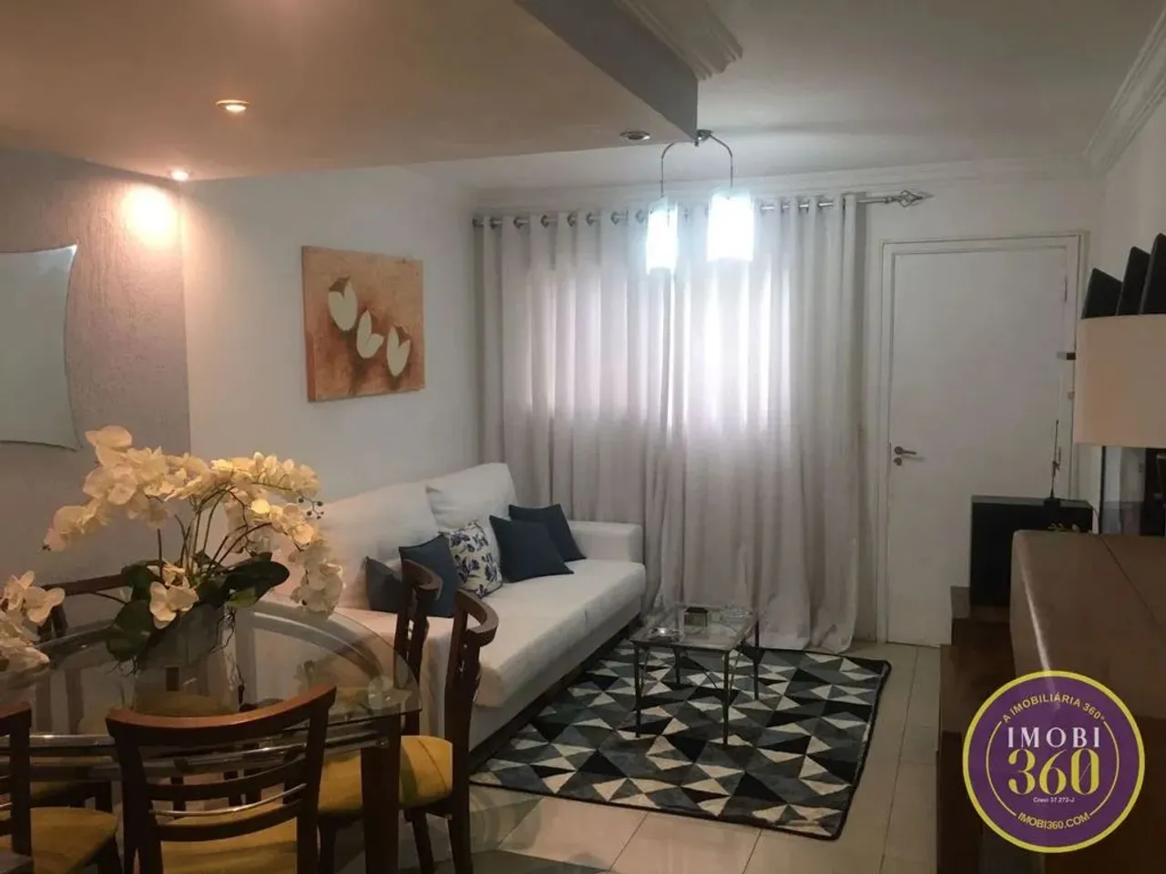 Sobrado à Venda em Vila Carrão, São Paulo - SP