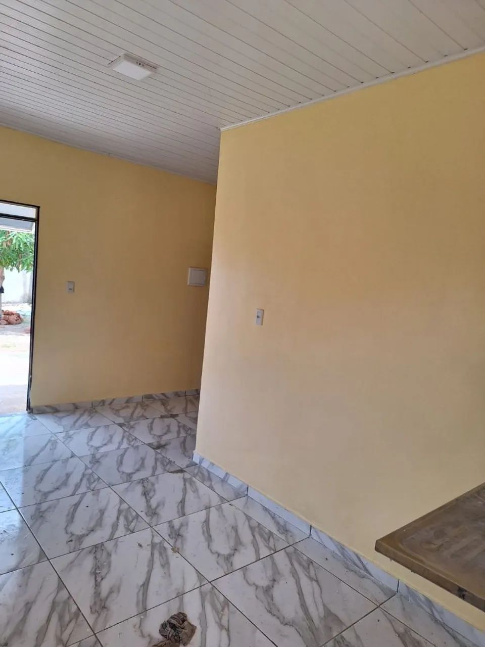 Alugo casa kitnet.