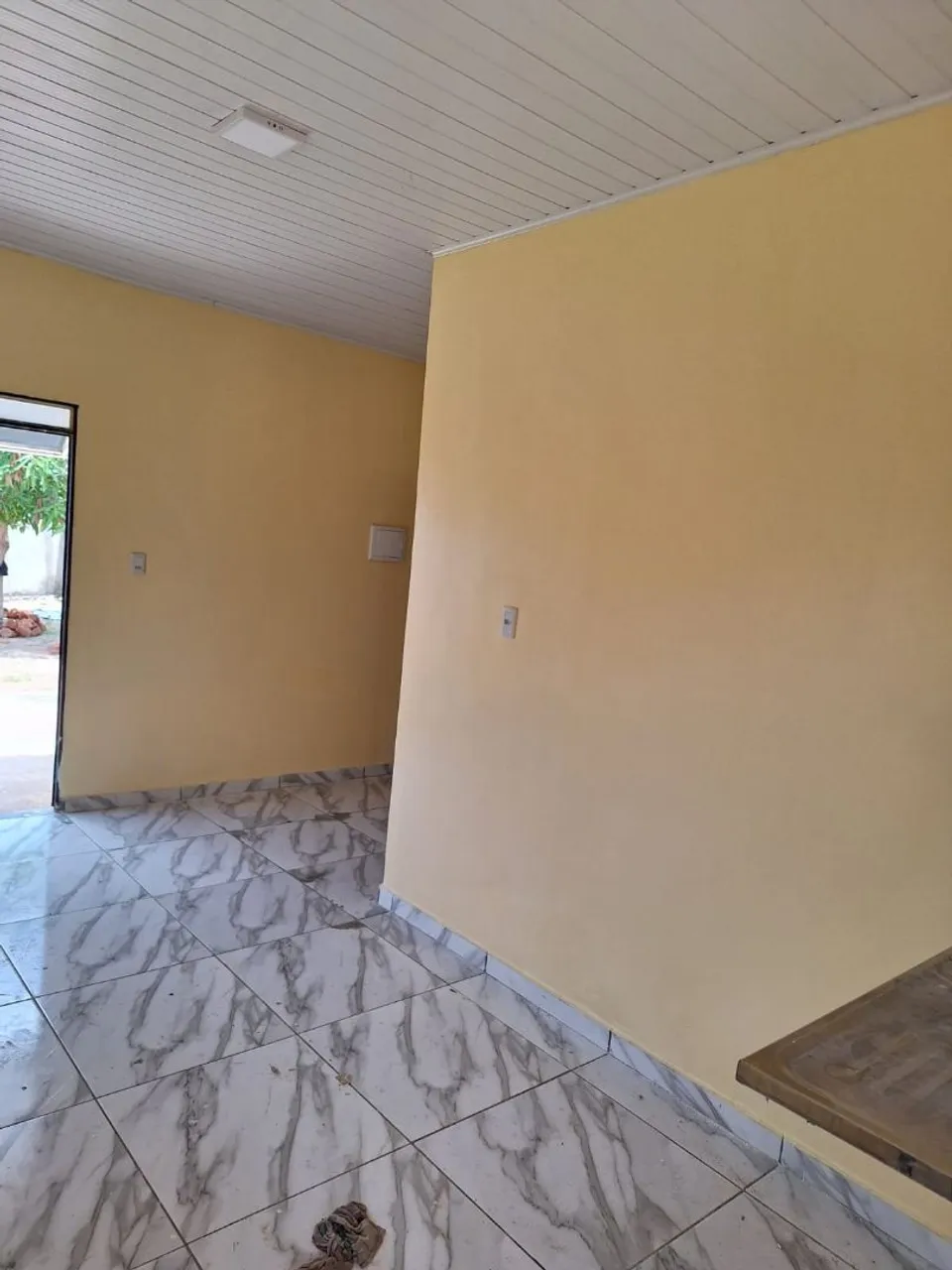 Alugo casa kitnet.
