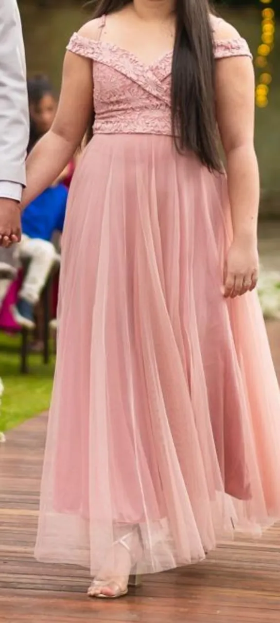 Vestido de festa na cor rosê Tulio brilhoso