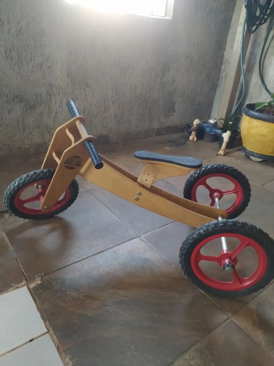 Bicicleta de madeira infantil 