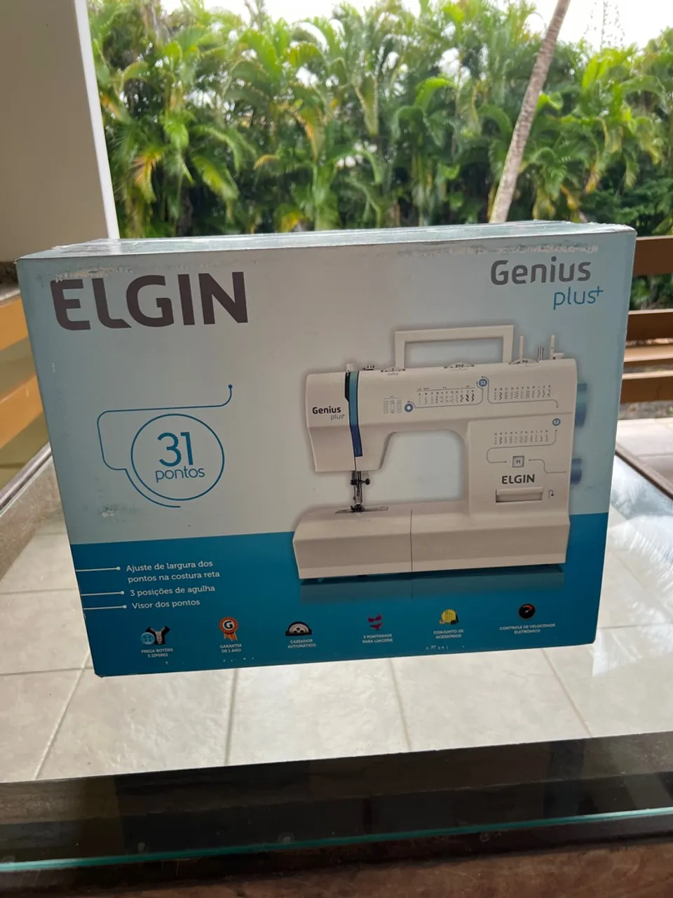 Máquina de Costura Genius Plus Elgin Portátil 31 pontos Agulha Dulpa Branco e Azul