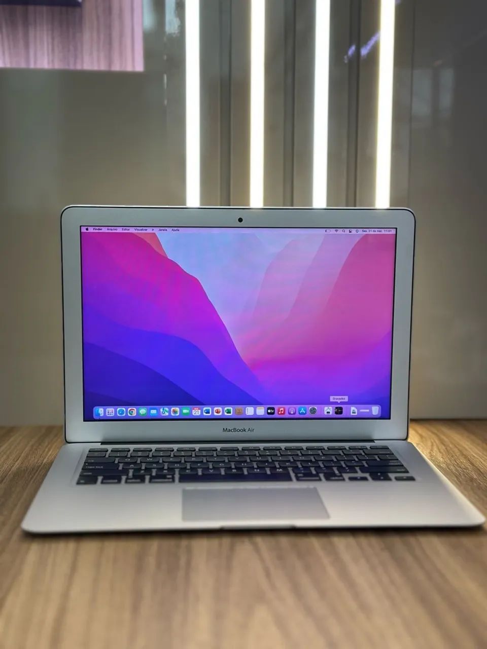 MacBook Air 2017 i5 8GB 128GB SSD 489 ciclos Cor Silver (Seminovo