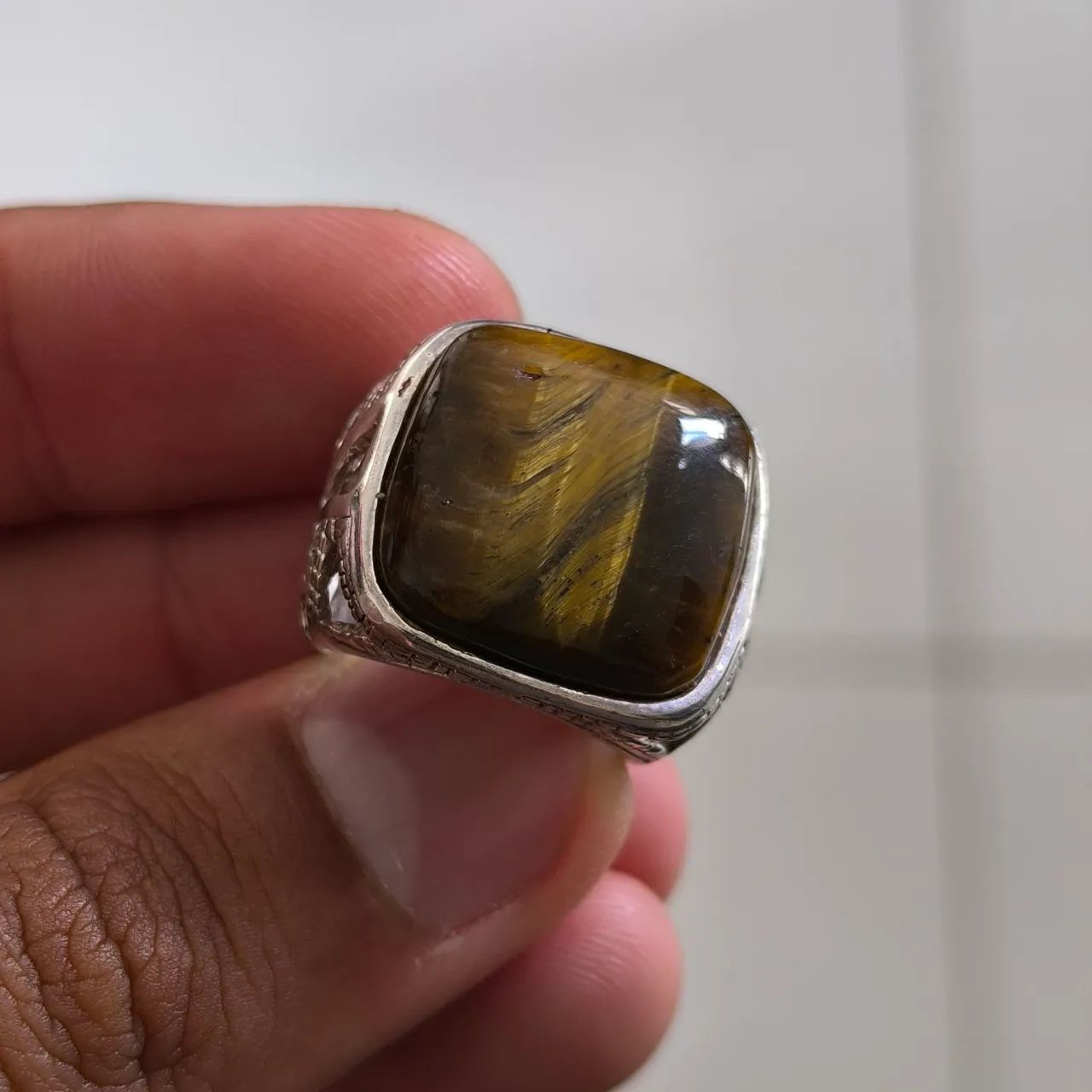 Anel de prata com pedra olho de tigre - Foto 2