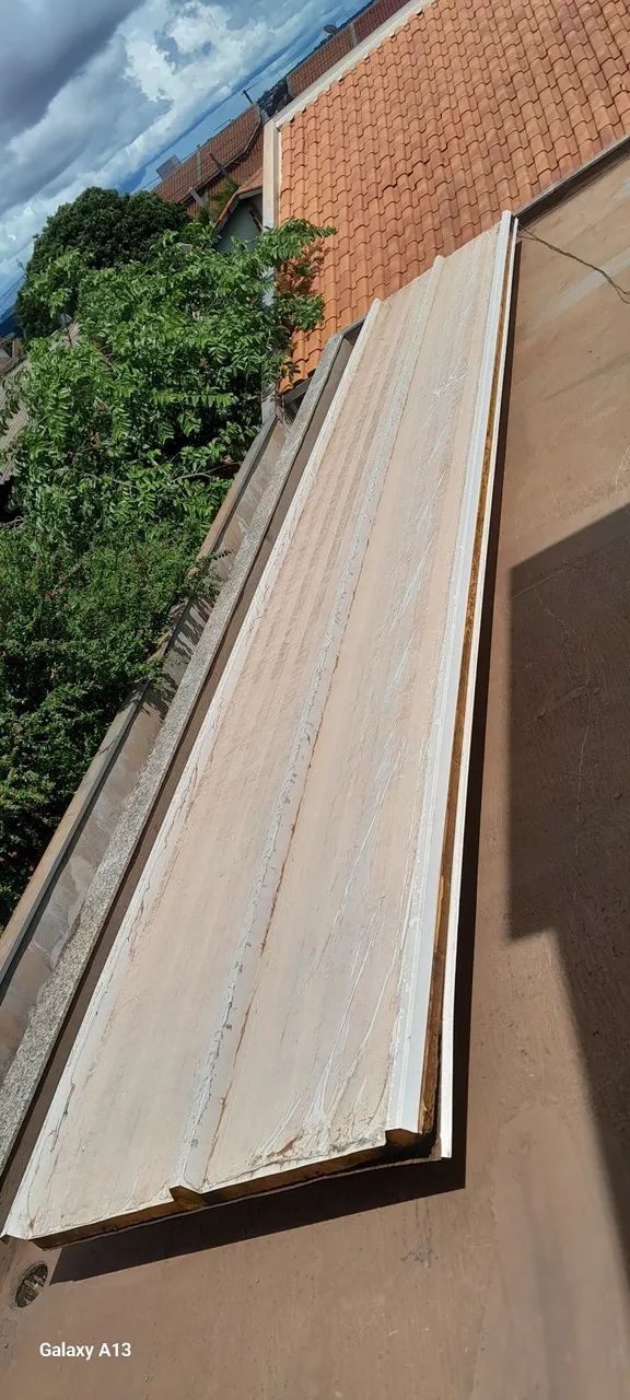 VENDO ESTRUTURA METALICA COM TELHAS COM PROTEÇÃO TERMICA GARAGEM OU VARANDA. - Foto 3