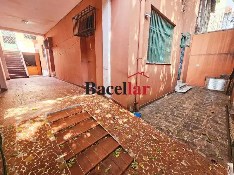 Casa de rua : / Residencial / Praça da Bandeira