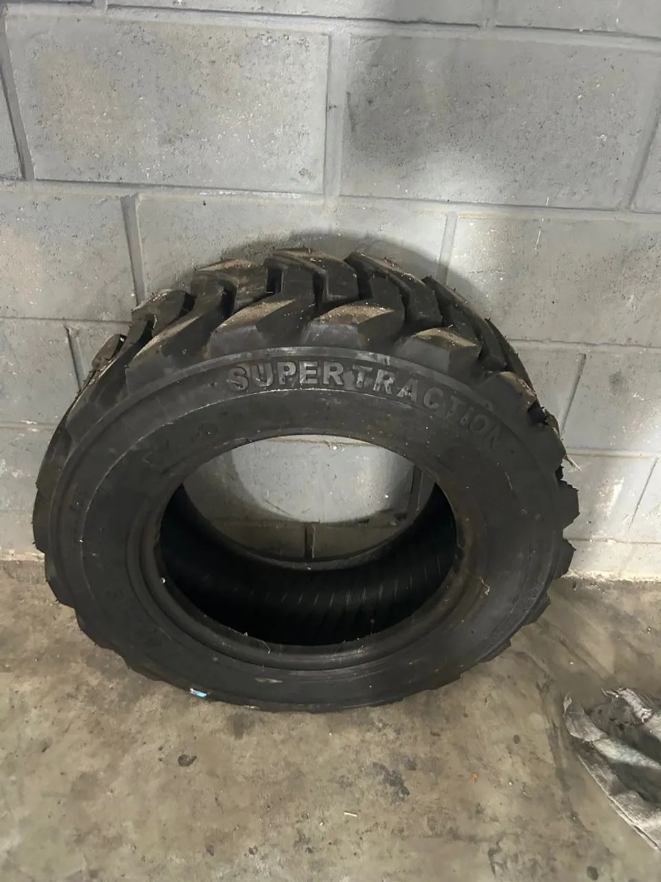 Pneu SuperTraction para Máquinas Pesadas - Foto 3