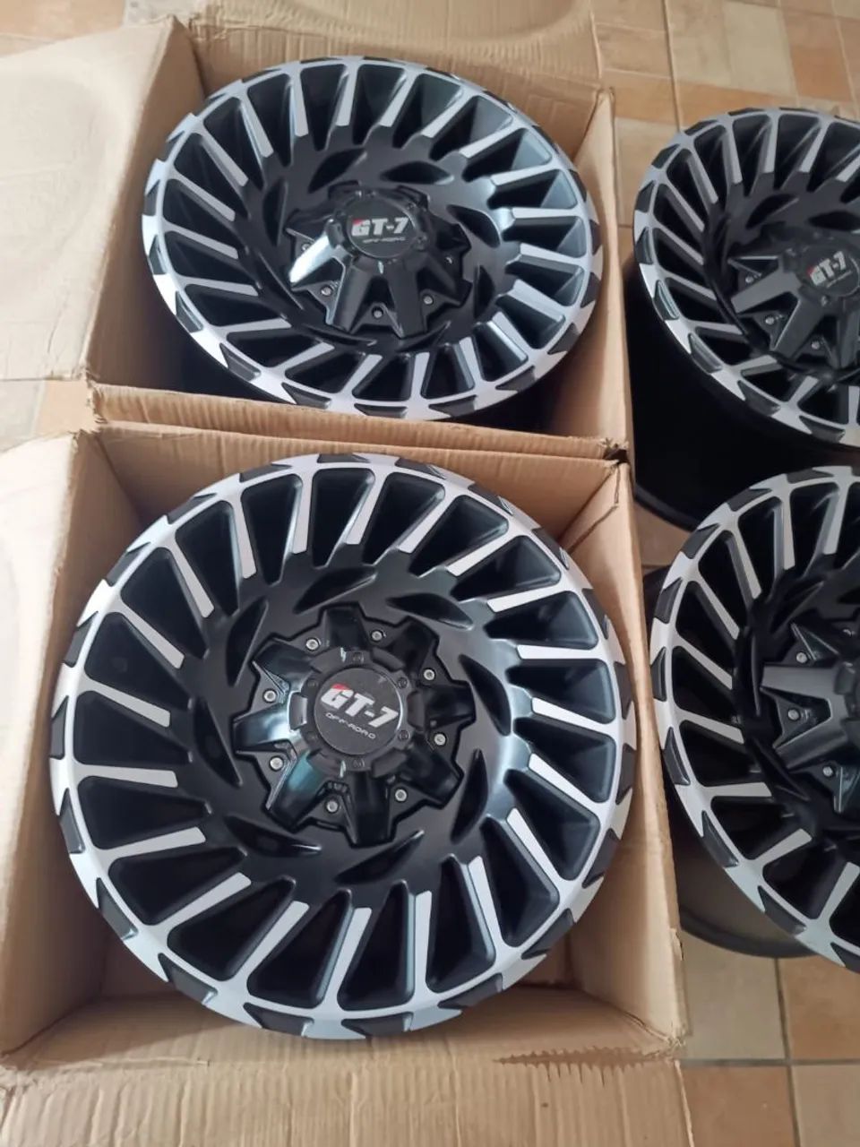 Rodas 17" 8 furos  - Foto 3