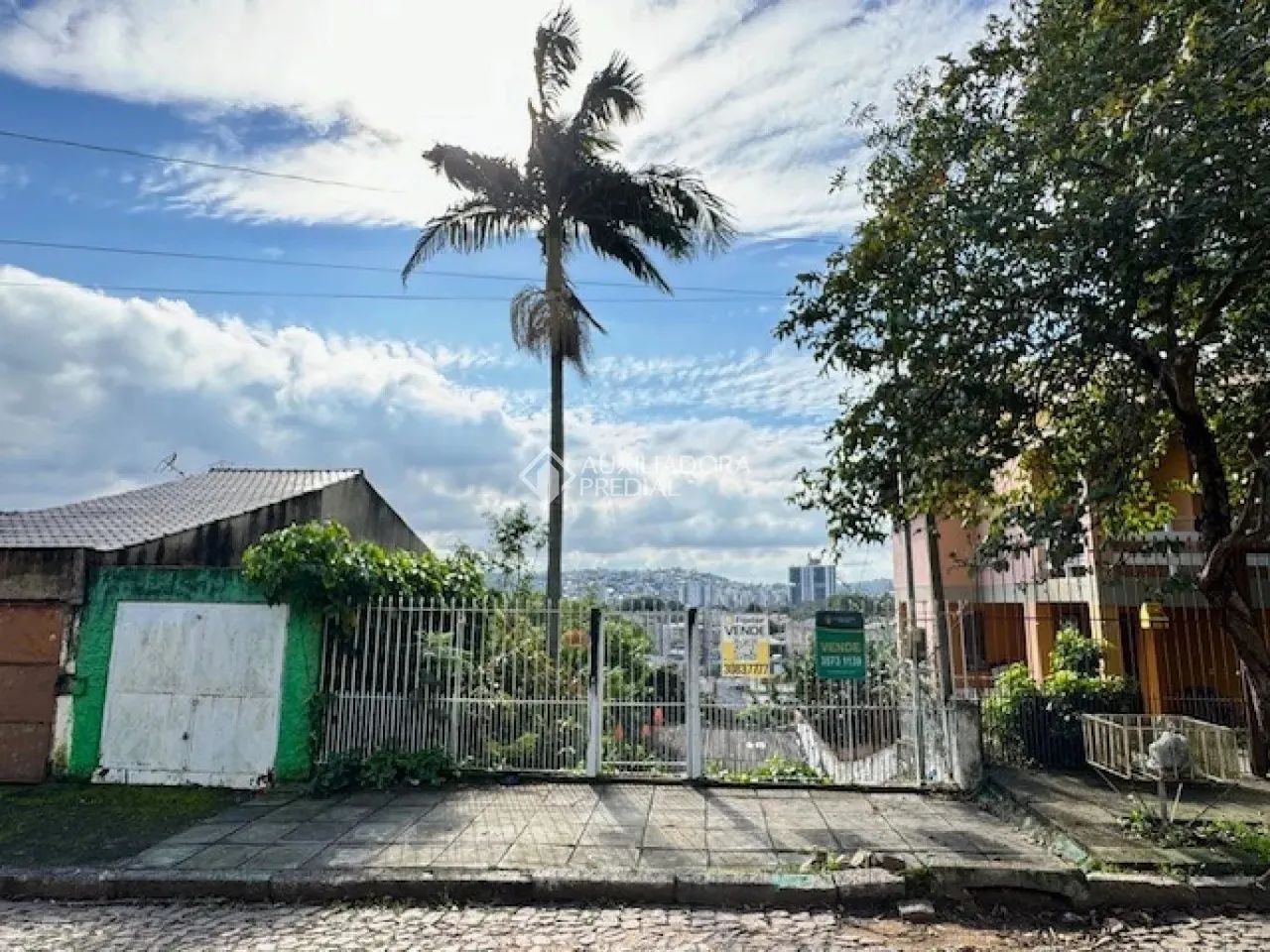 Terreno à venda no bairro Partenon com área de 300 m² e 0 dormitórios/quartos. - Foto 4