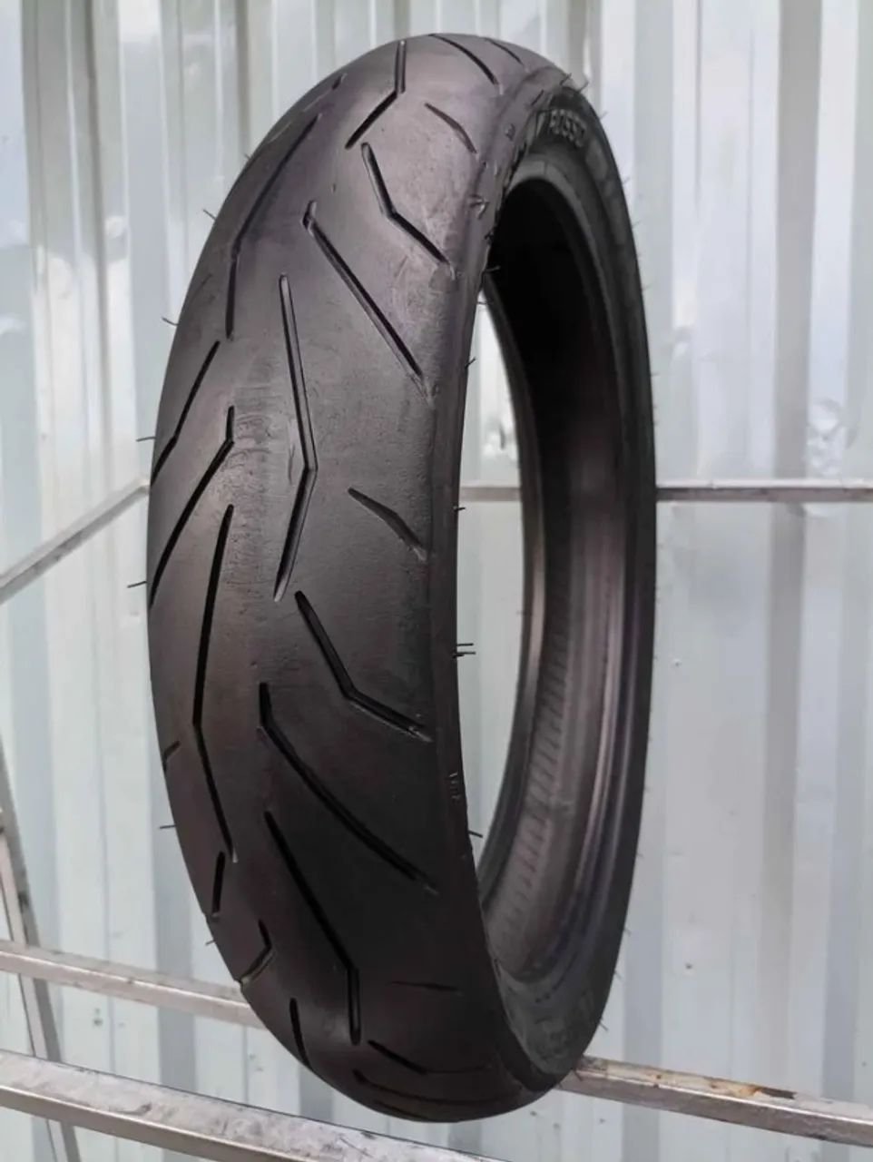 Pirelli Diablo Rosso 2 110/70-17 Pneu Dianteiro Riscado - Foto 3