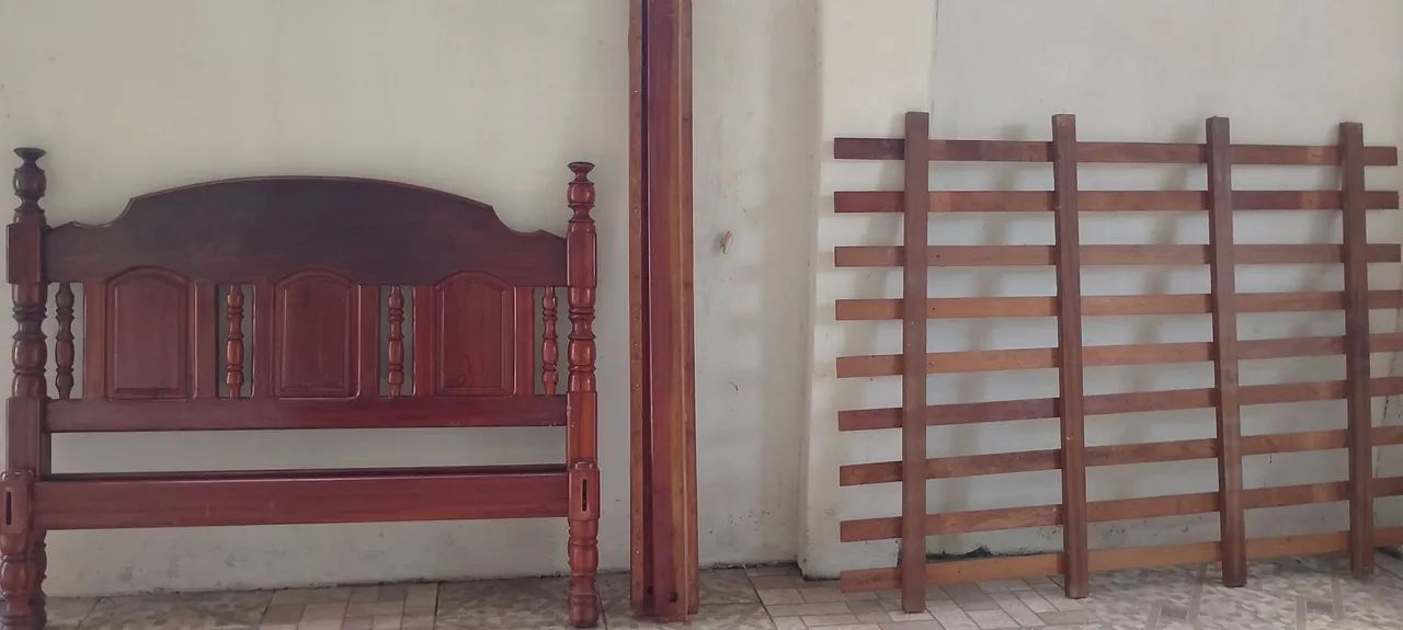 Cabeceira de Cama em Madeira Maciça