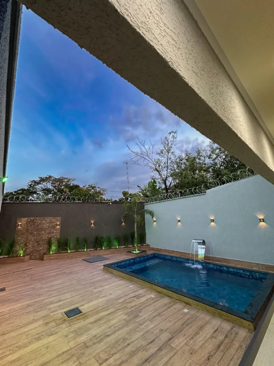 OPORTUNIDADE - Casa de Luxo 3 Quartos
