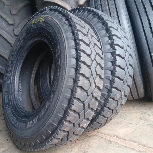 Vendo Par de Pneus Recapados 750 16