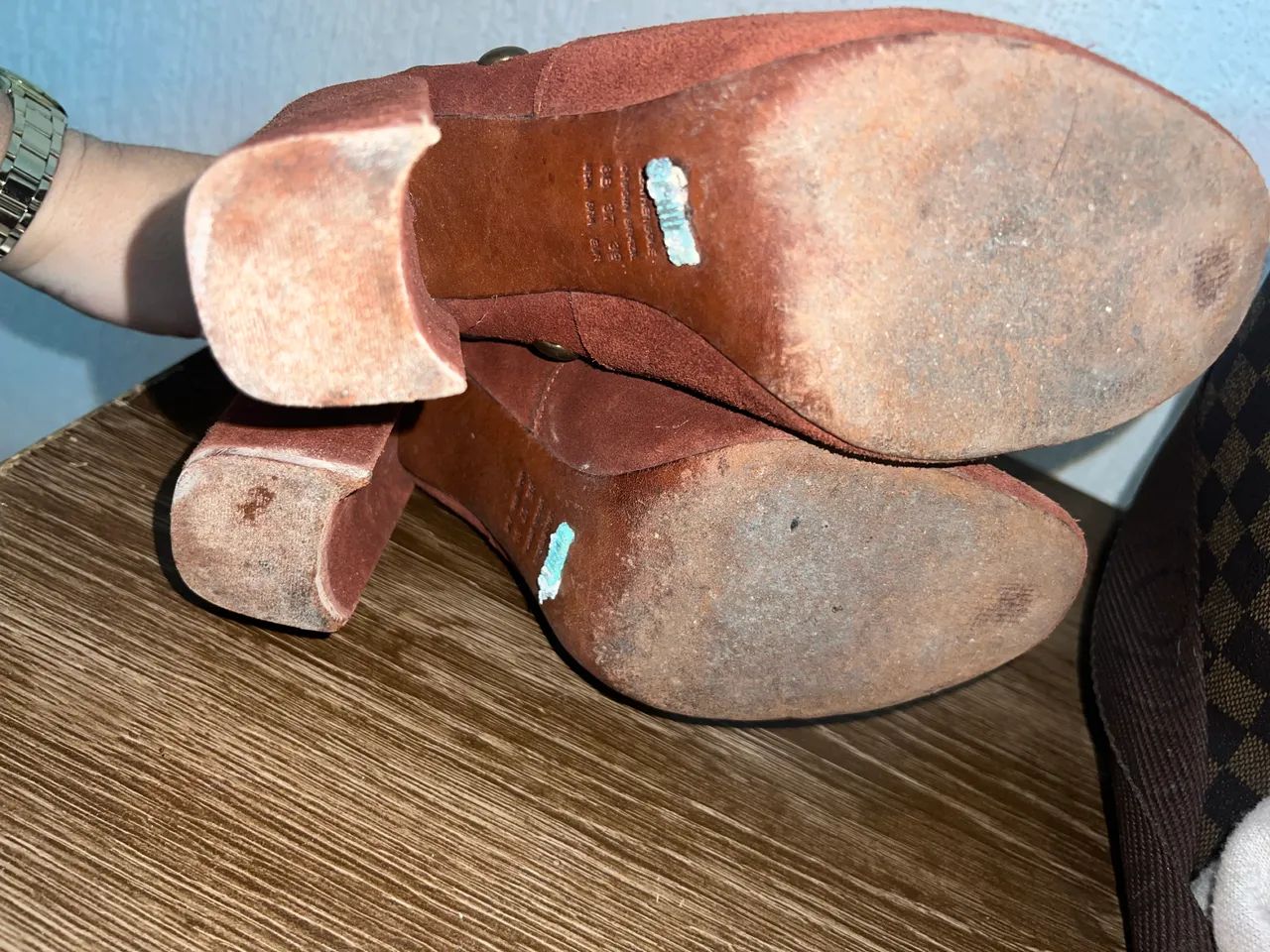 Bota Schütz seminova tamanho 37  - Foto 4