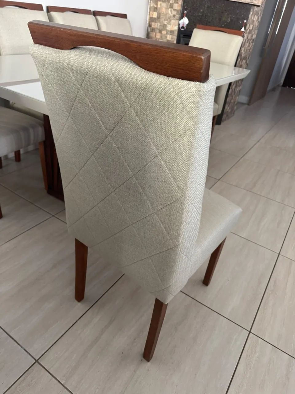 Vendo mesa com 6 cadeiras de luxo - Foto 2
