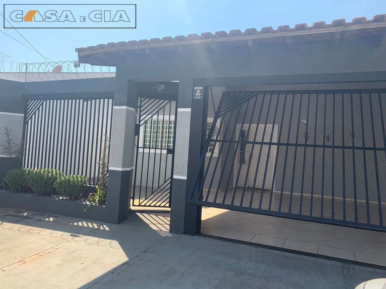 Casa com 2 dormitórios e piscina em Agudos
