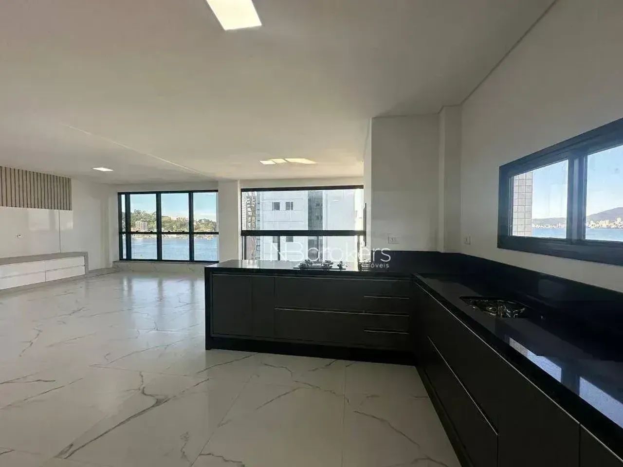 APARTAMENTO DE 130m² COM 3 SUÍTES E 2 VAGAS NO CENTRO DE ITAPEMA! - Foto 5