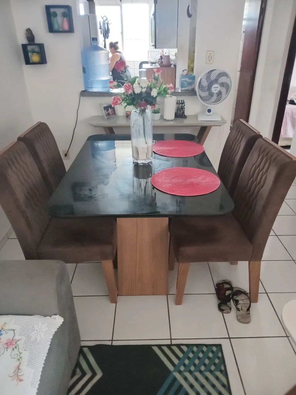 Vende-se mesa com vidro fumê 