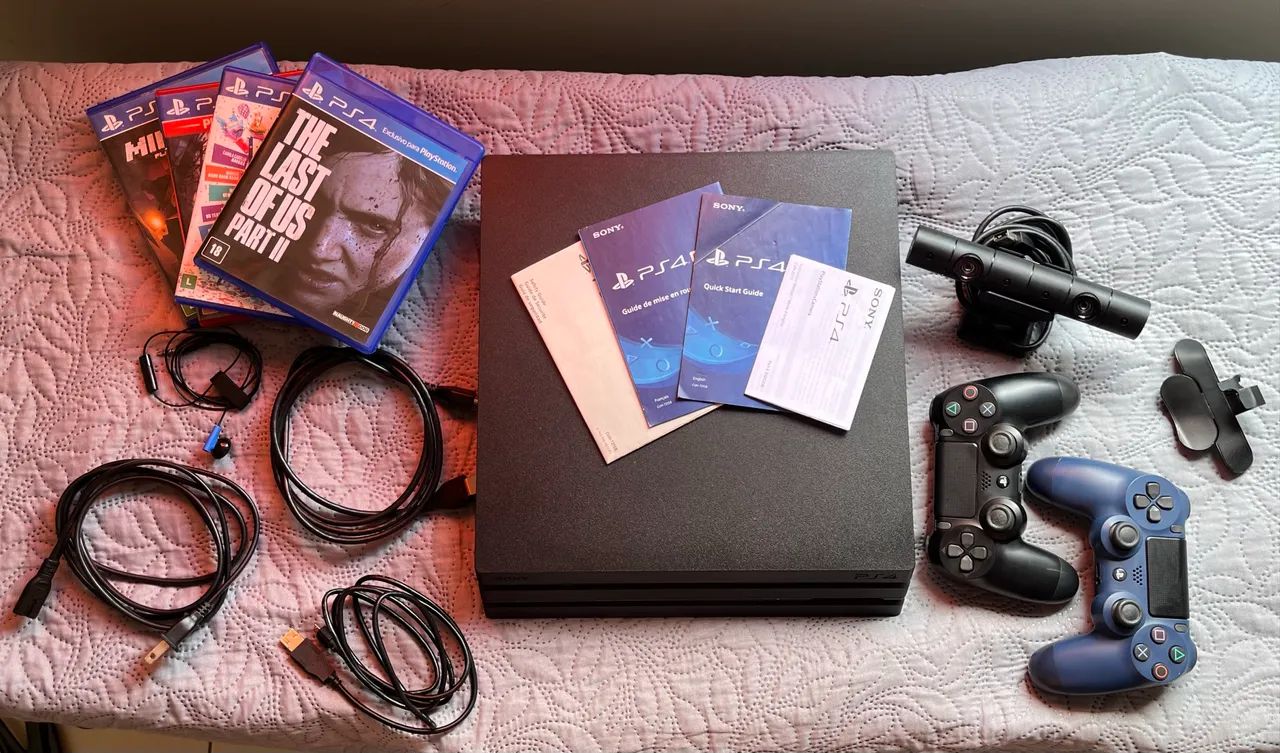 PS4 PRO 1 TB, 2 controles, 4 jogos, câmera e acessórios
