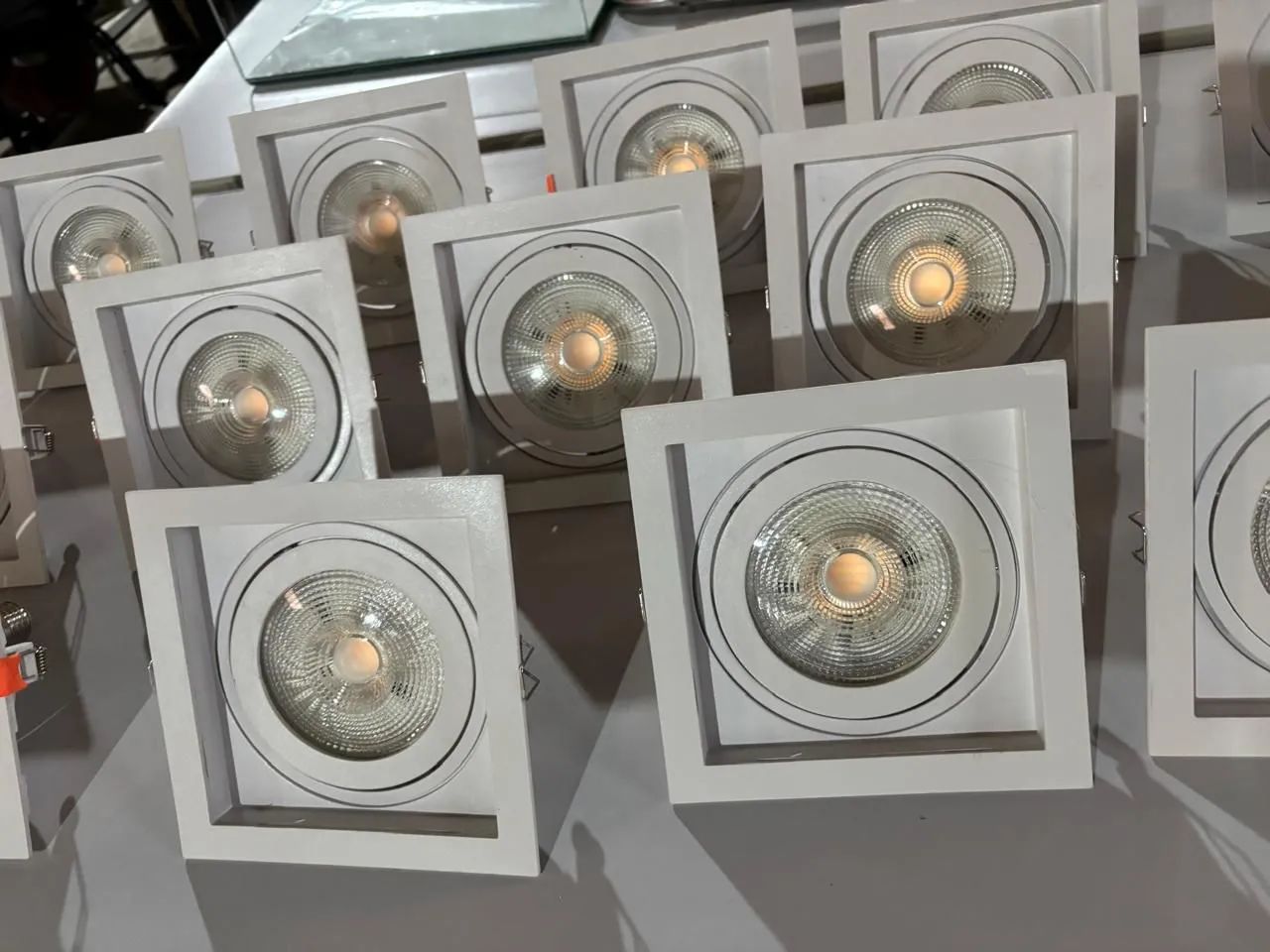 Spot LED embutido no par30 11w bivolt com lâmpada l - iluminação moderna e sofisticada  - Foto 4