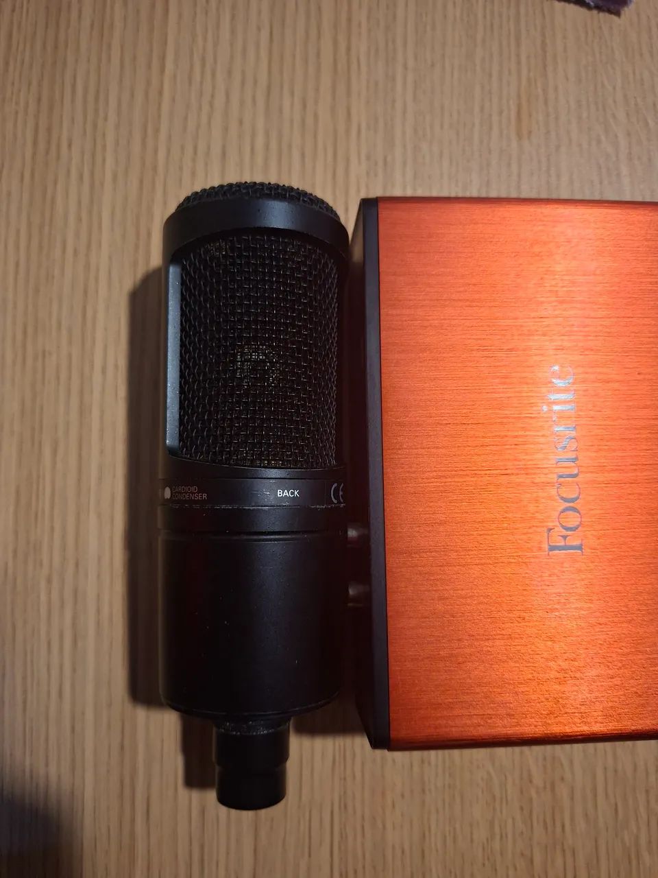 focusrite scarlett solo 2nd + microfone at2020 xlr - Foto 2