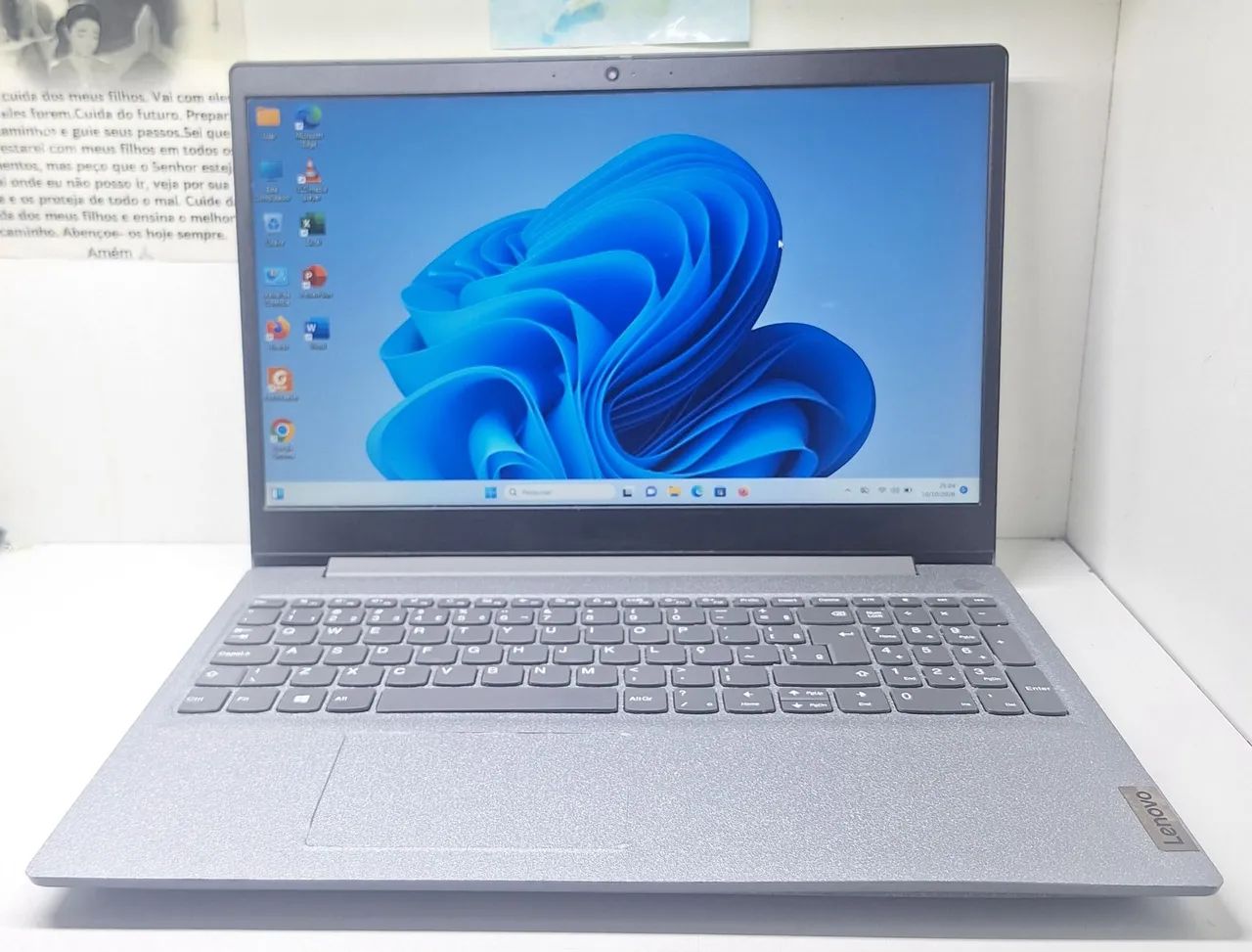 Notebook lenovo Intel core i3 8GB de memória ram  ssd 128GB Windows 11 64bits!!