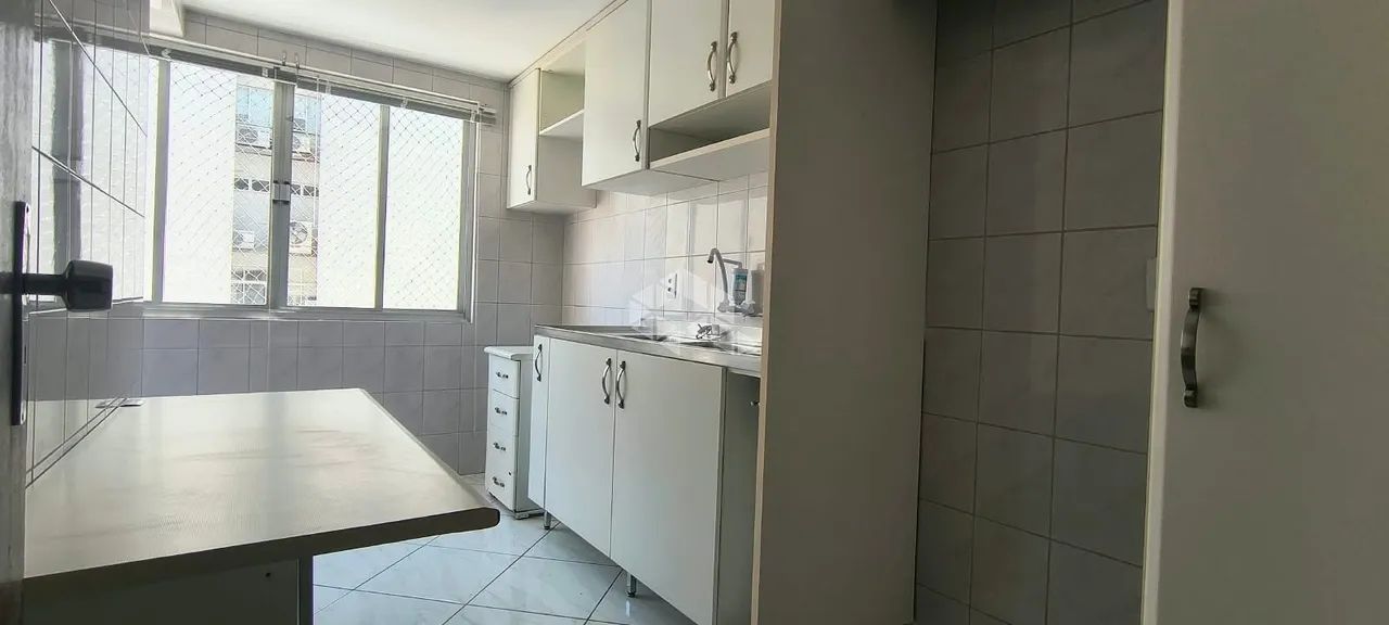 APARTAMENTO Á VENDA SEMIMOBILIADO COM 2 QUARTOS SENDO 1 SUÍTE NO CENTRO FLORIANÓPOLIS - Foto 4