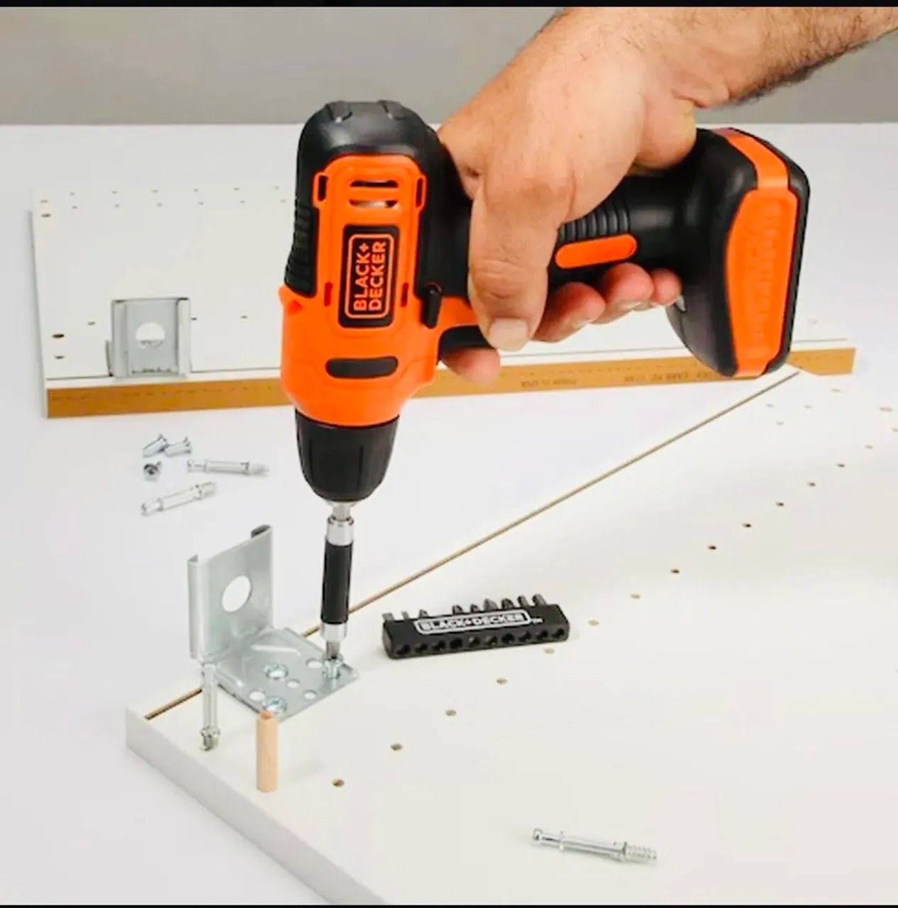 Furadeira parafusadeira BLACK&DECKER 12V. - Foto 5