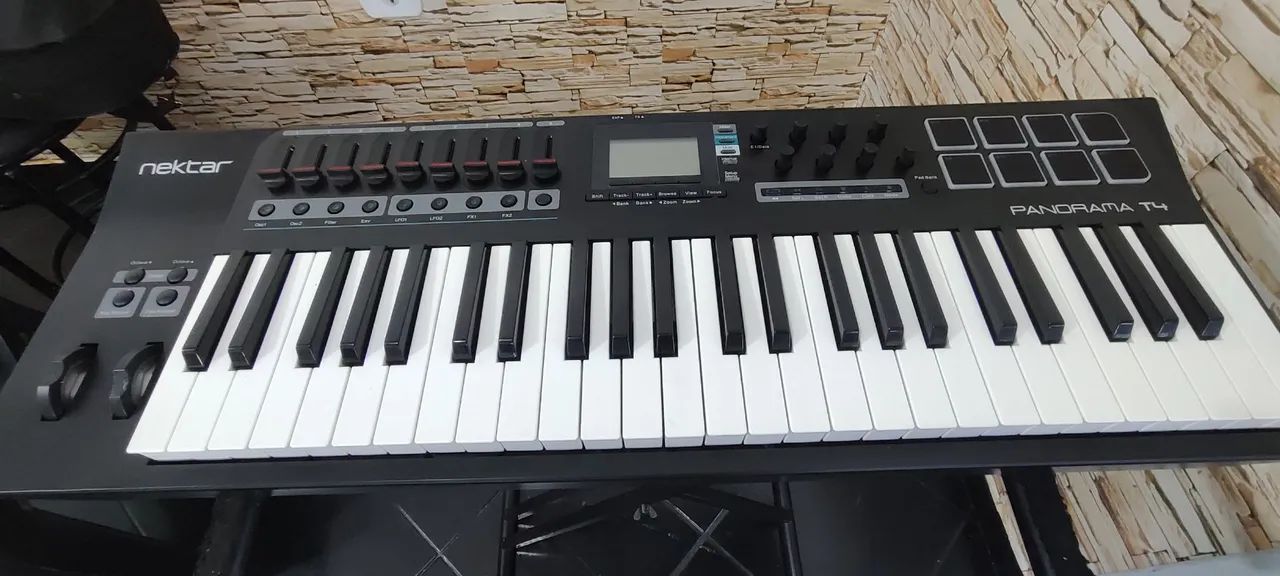 Controlador MIDI Nektar Panorama T4 